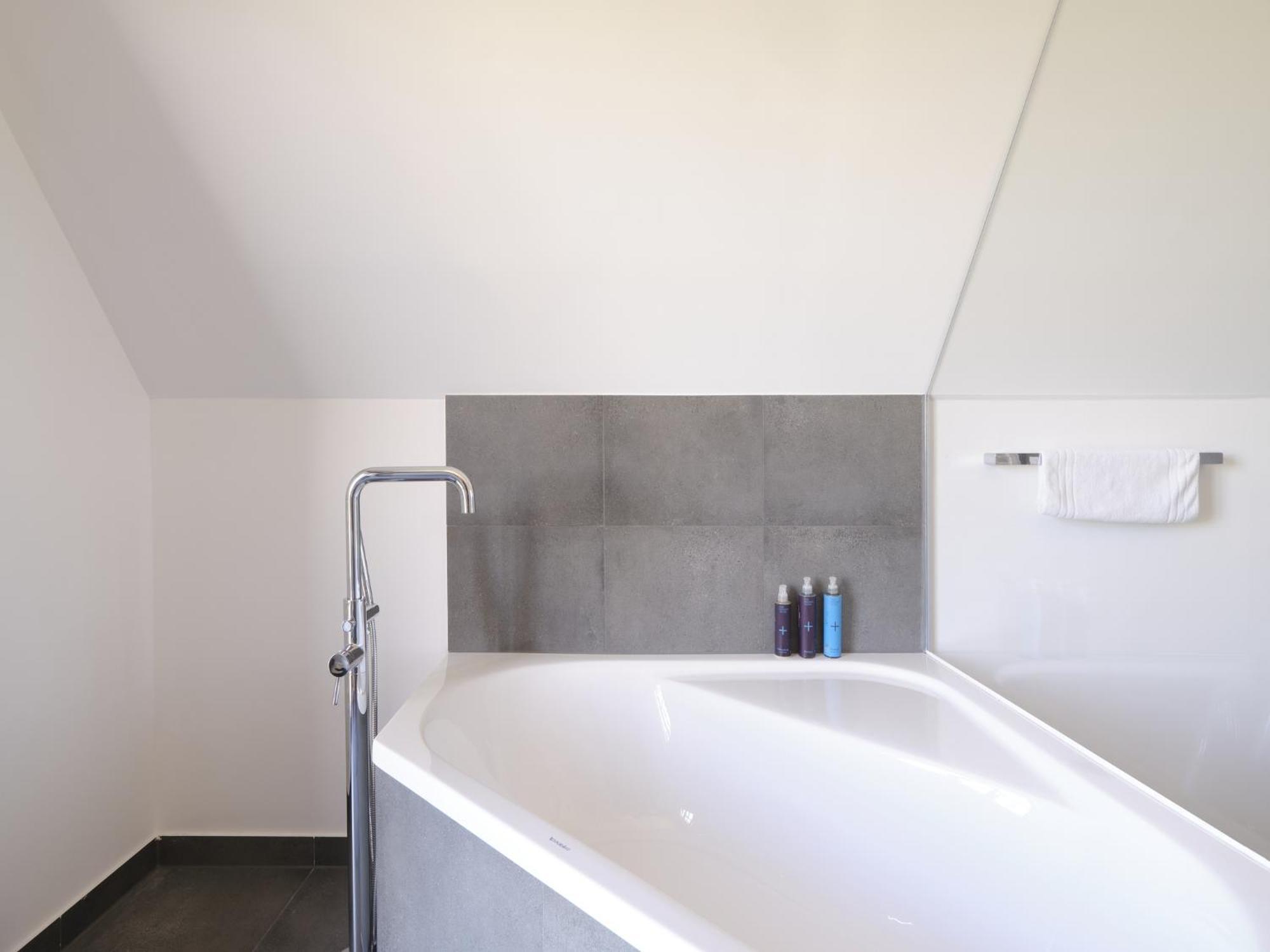 Reetland Am Meer - Luxusplus Reetdachvilla Mit 4 Schlafzimmern, Aussensauna, Loungebereich Und Kamin G07 드란스케 외부 사진